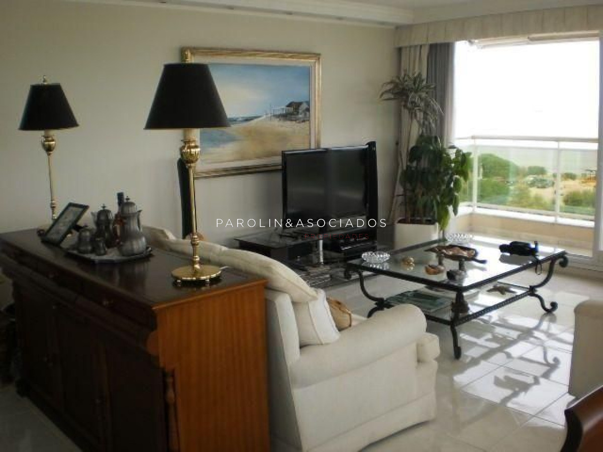 Departamento de 3 Dormitorios en Coral Tower, Mansa, Punta del Este