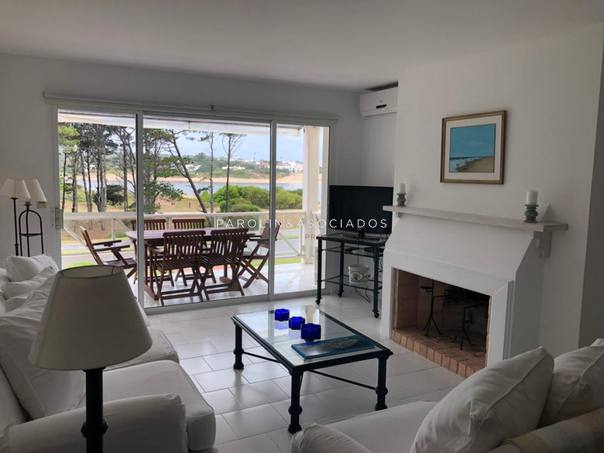 Apartamento de 2 dormitorios en venta en Pinares de la Barra, Punta del Este. - JPA6820A