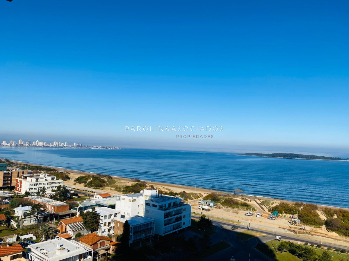 Apartamento en venta en piso alto en Le Jardin, Punta del Este.