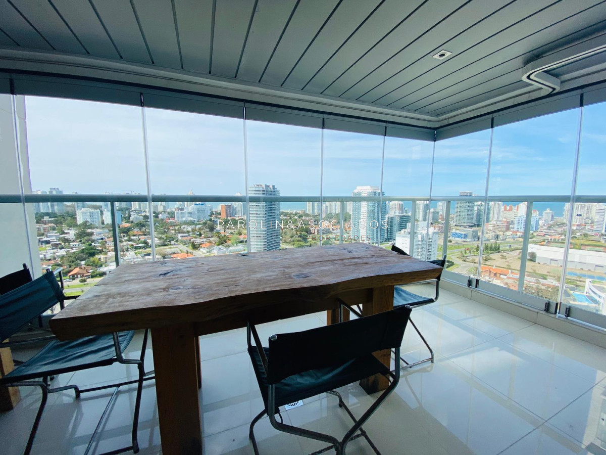 Apartamento en venta de 2 dormitorios en Miami Boulevard, Punta del Este.