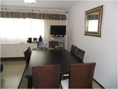 Apartamento en venta de 2 dormitorios en Punta del Este.
