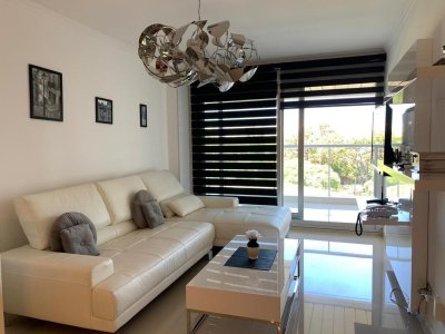 Apartamento de 2 dormitorios en venta en Miami Boulevard, Punta del Este.