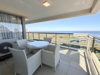 Apartamento de 3 dormitorios en venta en Torre Imperiale, Punta del Este.