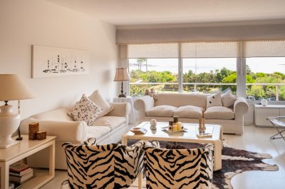 Apartamento de 3 dormitorios en venta en Tunquelen, Punta del Este.