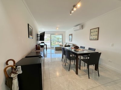 Departamento en Venta de 2 Dormitorios en Edificio Miami Boulevard II, Punta del Este