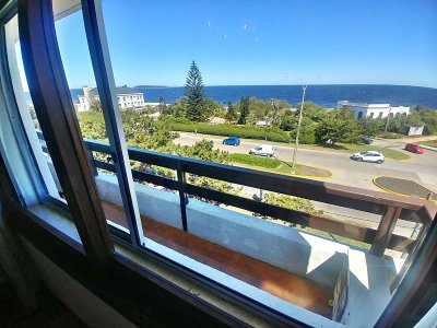 Apartamento en venta de 2 dormitorios en Punta del Este.