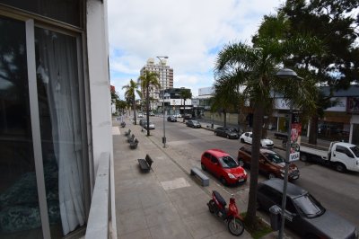 Apartamento en venta de 3 dormitorios en Punta del Este.