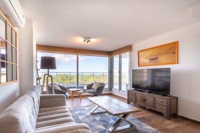 Apartamento en venta de 3 dormitorios en Punta del Este.