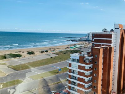 Apartamento de 3 dormitorios en Torres del Plata II, Punta del Este.