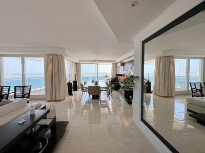 Apartamento de 3 dormitorios en suite en edificio Millenium, Punta del Este.