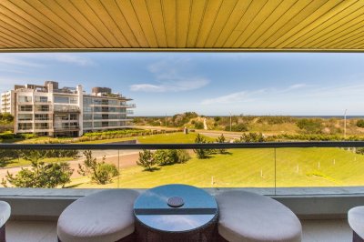 Apartamento en venta en edificio Marigot Brava, Punta del Este.