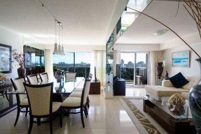 Apartamento en venta de 3 dormitorios en Península de Punta del Este.