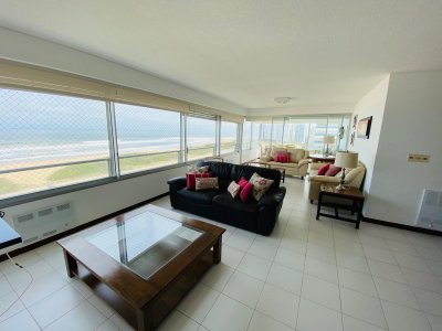 Apartamento de 3 dormitorios en Tiburón, Punta del Este.