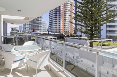 Apartamento en venta de 2 dormitorios en Punta del Este.