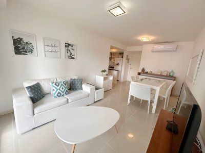 Apartamento en venta 2 dormitorios en edificio Arenas del Mar, Punta del Este