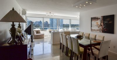 Apartamento env enta de 3 dormitorios en Tiburón I, Punta del Este.