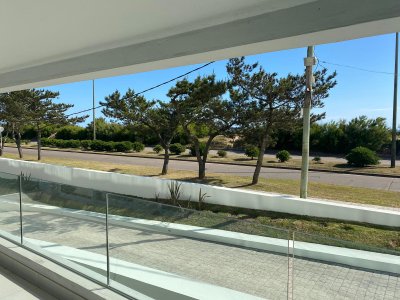 Apartamento en venta frente la mar en Punta del Este.