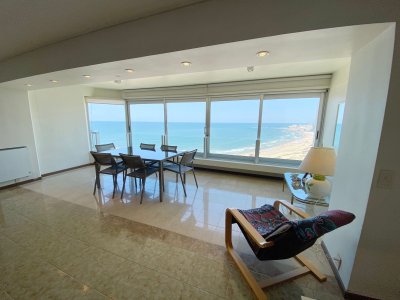 VENTA DEPARTAMENTO 3 DORMITORIOS EN EDIFICIO ESTRELLA DE MAR, PUNTA DEL ESTE