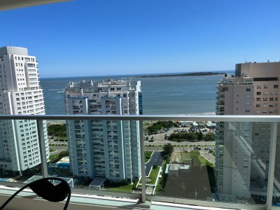 Apartamento de 3 dormitorios en venta en Gala Tower, Punta del Este.