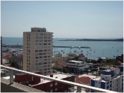 Apartamento en venta de 2 dormitorios en Punta del Este.