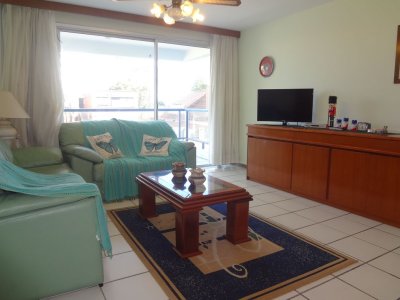 Apartamento en venta de 3 dormitorios en Punta del Este.