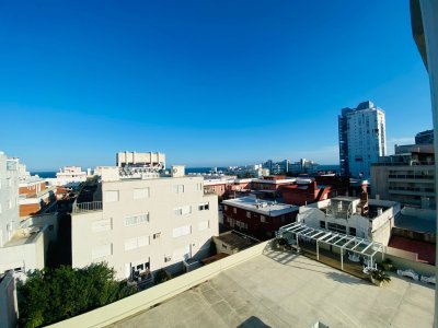 Apartamento de 2 dormitorios en venta en Fontemar, Punta del Este.