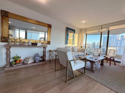 Apartamento en venta de 2 dormitorios en torre Alexander Boulevard, Punta del Este.
