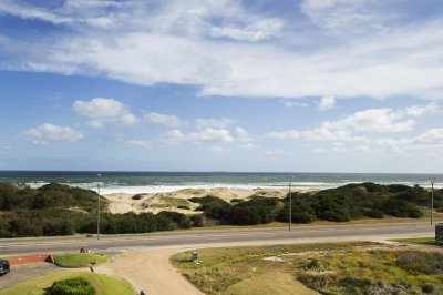 Hermoso triplex en venta en Aguas Azules, Punta del Este.