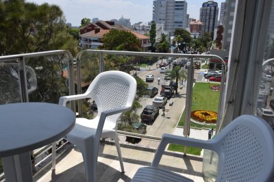 Apartamento en venta de 3 dormitorios en Punta del Este.
