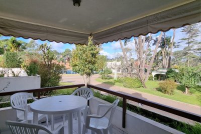 Departamento en Venta de 3 Dormitorios en Playa Mansa, Punta del Este