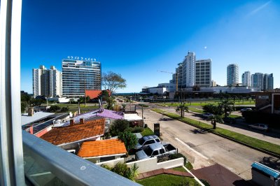 Apartamento en venta con vista al mar en Punta del Este.
