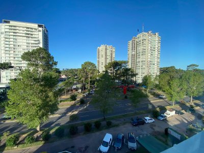 Apartamento en venta de 2 dormitorios en Roosevelt, Punta del Este.