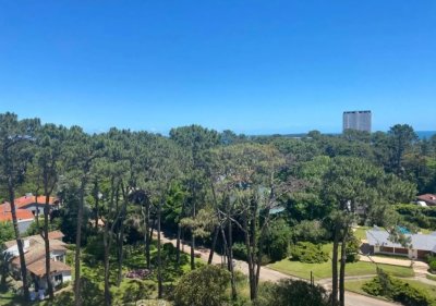 Apartamento en venta de 2 dormitorios en Acapulco Tower, Punta del Este.