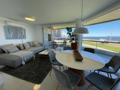 Apartamento en venta de 3 dormitorios en edificio Isabel, Punta del Este.