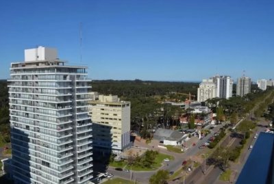 Apartamento en venta de 3 dormitorios en Torre Ibiza, Punta del Este.