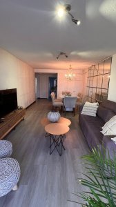 Apartamento en venta de 2 dormitorios + dependencia en torre Cristal, Punta del Este.