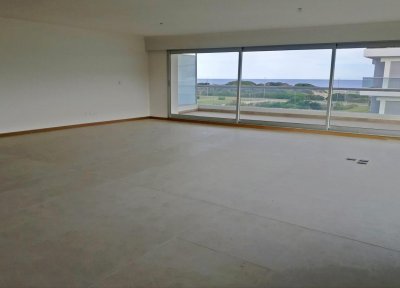 Departamento en Venta de 3 Dormitorios + dependencia en Silente, Punta del Este