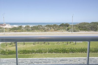 Excelente apartamento en venta en edificio Indigo, Punta del Este.