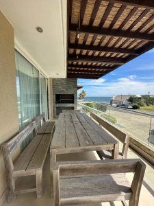 Departamento en Venta de 3 Dormitorios en Edificio Arenas de la Barra