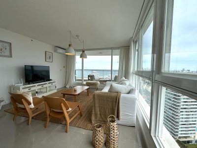 Apartamento en venta de 2 Dormitorios en Torre One, Playa Brava Punta del Este.