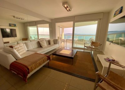Hermoso departamento de 3 dormitorios en edificio Aquarela, Punta del Este