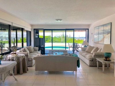 Apartamento en venta de 3 dormitorios en Portofino, Punta del ESte.