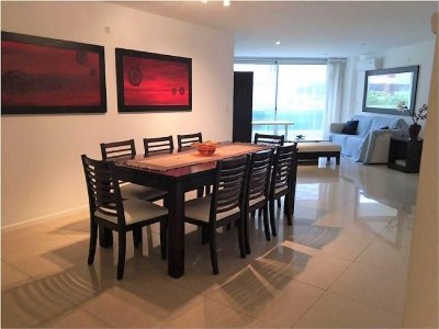 Apartamento de 3 dormitorios en venta en Punta del Este.