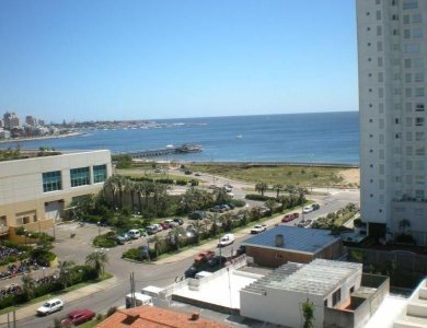 Apartamento en venta de 3 dormitorios en Season Tower, Punta del Este.
