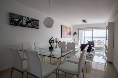 Apartamento en venta de 2 dormitorios en Miami Boulevard, Punta del Este.