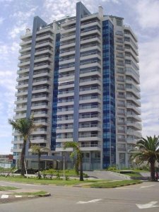 Venta de Apartamento 3 DORMITORIOS en Playa Mansa, Punta del Este  