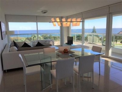 Apartamento en venta de 3 dormitorios en torre Aquarela, Punta del Este.