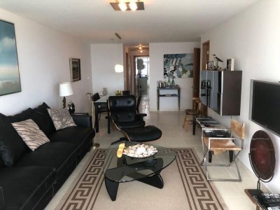 Apartamento en venta de 2 dormitorios en Season Tower, Punta del Este.