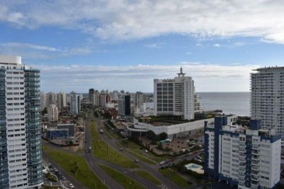 Apartamento de 2 dormitorios en torre Alexander Boulevard, Punta del Este.