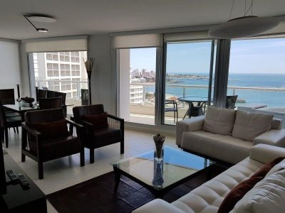 Apartamento en venta de 3 dormitorios en Punta del Este.